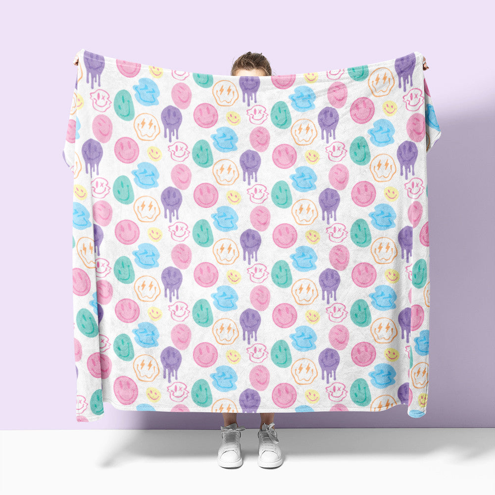 Smiley Fuzzy Throw Blanket For Bedrooms And Dorm Rooms | Top Trenz