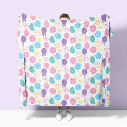 Smiley Fuzzy Throw Blanket For Bedrooms And Dorm Rooms | Top Trenz